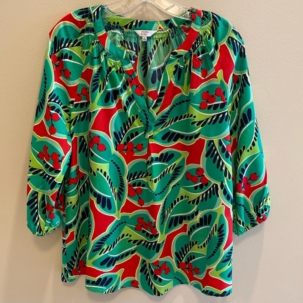 Crown & Ivy Vibrant Relaxed Top Blouse Green Red Holidays Size MEDIUM